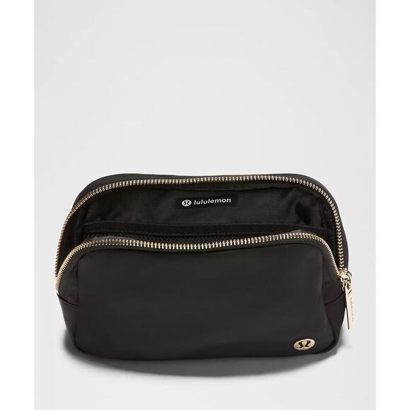Lululemon Everywhere Belt Bag 1L Black Medal Gold Adjustable Strap NEW/NWT!! - Picture 2 of 8